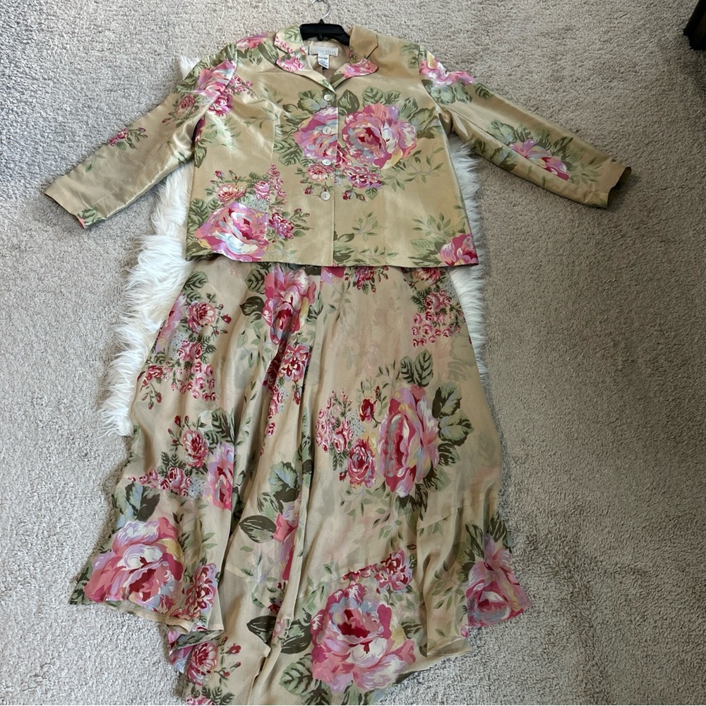 Allison Woods 100% silk Floral Two-Piece Skirt Set in Beige and Pink